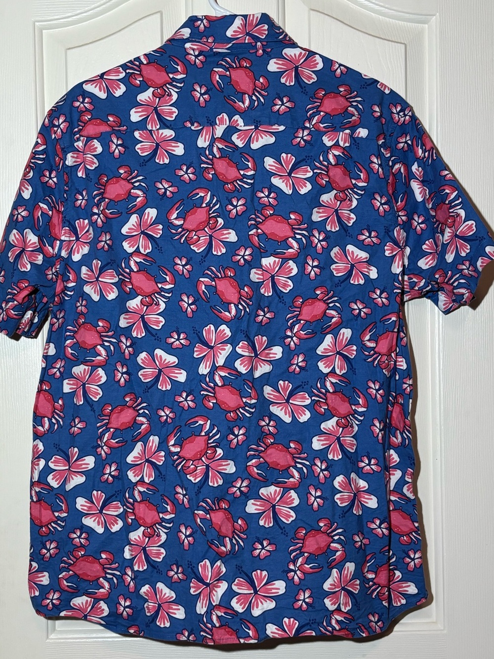 Vineyard Vines Blue Short-Sleeve Button-Up with Pink Crab & Floral Print - Picture 2 of 3
